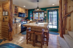 Interior - Diamond Peak 2 (Bend)
