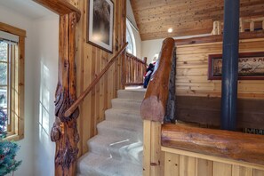 Interior - Diamond Peak 2 (Bend)