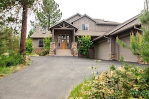 Interior - Tokatee Large Home With Hot Tub & Ping Pong (Bend)