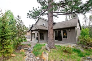 Interior - Tokatee Large Home With Hot Tub & Ping Pong (Bend)