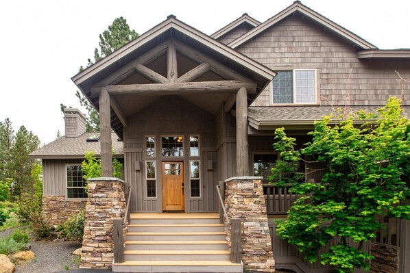 Interior - Tokatee Large Home With Hot Tub & Ping Pong (Bend)