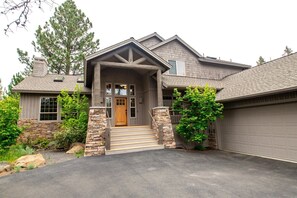 Interior - Tokatee Large Home With Hot Tub & Ping Pong (Bend)