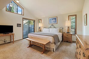 Interior - Blue Goose With Hot Tub & Sharc Access (Bend)