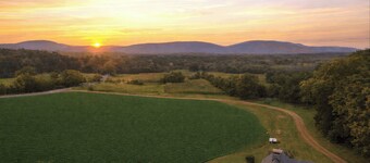 52-acre Berkshires Farmhouse Fire Pit, Outdoor Dining + Trails Copper Kettle Farm by Avantstay