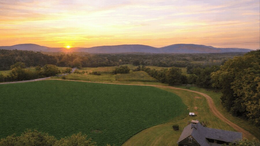 52-acre Berkshires Farmhouse Fire Pit, Outdoor Dining + Trails Copper Kettle Farm by Avantstay
