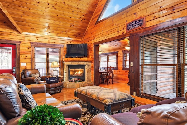 ํ์ฐ์ค (4 Bedrooms) | ์๋ฐ ์์ค ์ ๋ฉด