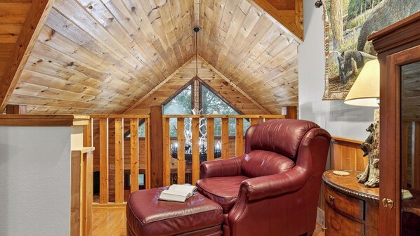 Interior - Hot Tub, Game Room & Prime Pigeon Forge Location Big Bear Lodge by Avantstay (Pigeon Forge)