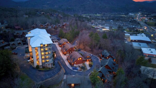 House (4 Bedrooms) | Interior - Hot Tub, Game Room & Prime Pigeon Forge Location Big Bear Ridge by Avantstay (Pigeon Forge)