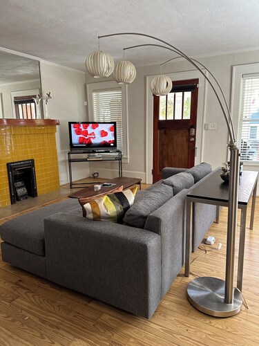 Authentic Brick Bungalow Walk to Midtown, Atlantic Station