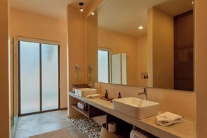 Shower, hair dryer, towels - ZunZún Villas (La Barra de Colotepec)