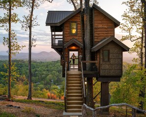 Exterior - Take in the rustic, fairy tale vibe of this custom-made treehouse in the midst of towering white oaks. Recline in a rocking chair and watch the sunset over the mountains, or try your hand at some stargazing from the comfort of the deluxe double bed.< (Asheville)