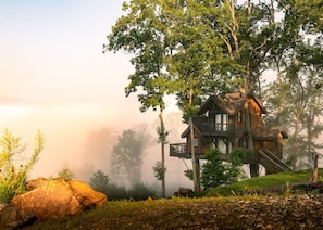 Exterior - Take in the rustic, fairy tale vibe of this custom-made treehouse in the midst of towering white oaks. Recline in a rocking chair and watch the sunset over the mountains, or try your hand at some stargazing from the comfort of the deluxe double bed.< (Asheville)