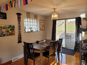 Dining - 3-Bedroom Ranch with a finished basement in scenic Pittsburgh neighborhood! (Pittsburgh)