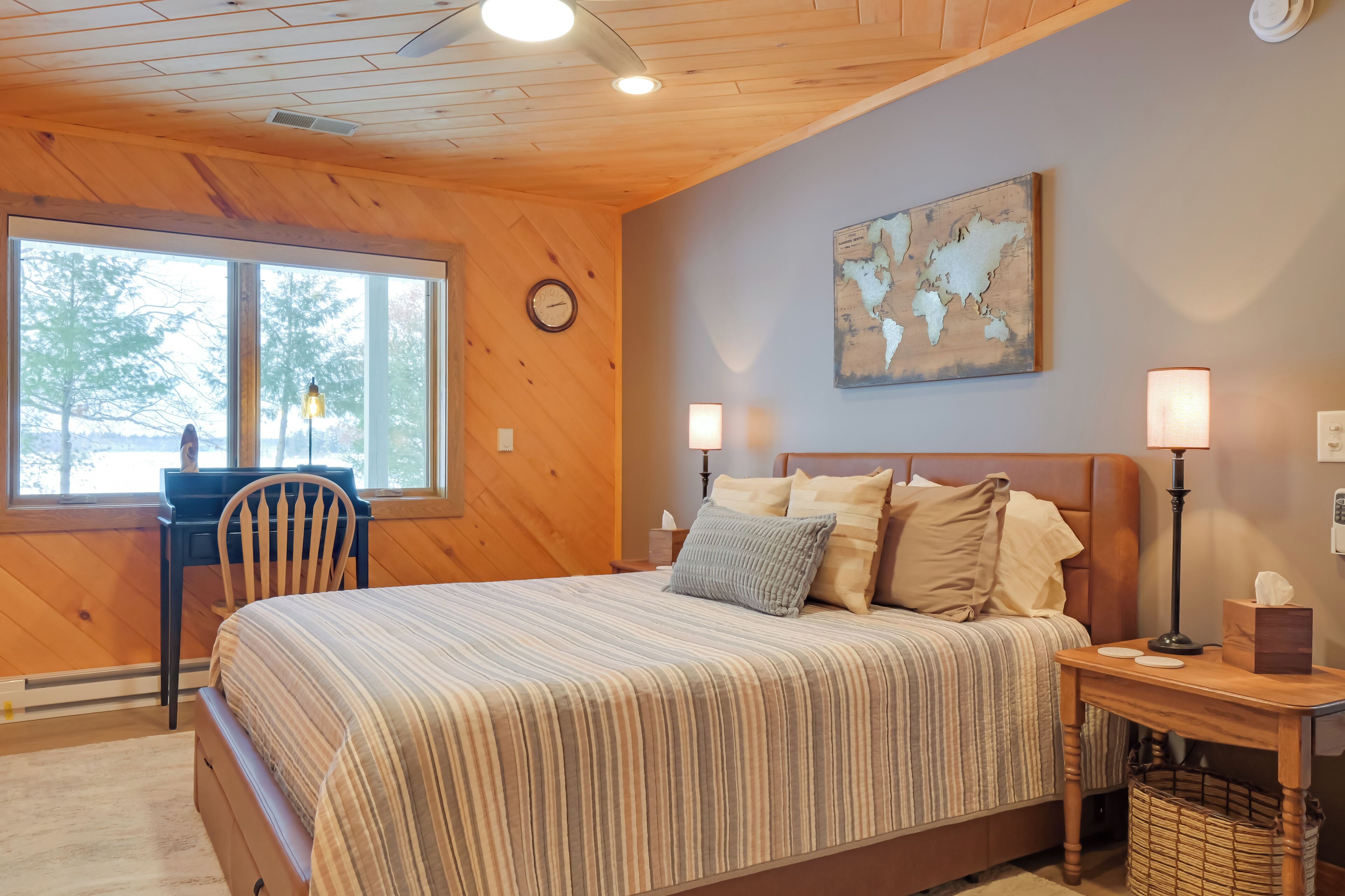 2 bedrooms, desk, iron/ironing board, internet