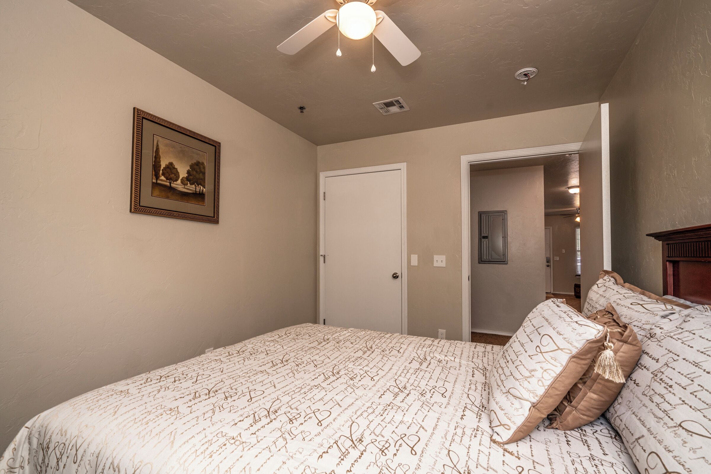 Fer et planche à repasser, Wi-Fi, literie fournie