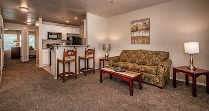 Spacious 2 Bed - Floor 1 - Reserved Parking