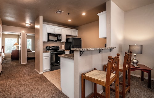 Spacious 2 Bed - Floor 1 - Reserved Parking