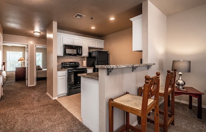 Spacious 2 Bed - Floor 1 - Reserved Parking