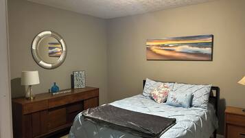 3 bedrooms, iron/ironing board, WiFi, bed sheets