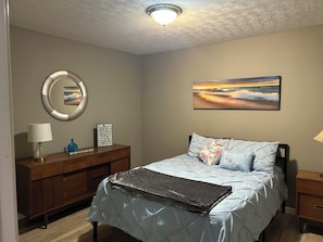 3 bedrooms, iron/ironing board, WiFi, bed sheets - Boat parking available. Pet friendly. (Jamestown)