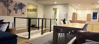 Lakeside Retreat on Eagle River Chain of Lakes. Walk to Downtown Sleeps 14–16