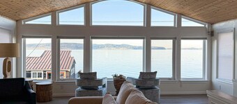 Conveniently located home w/ jacuzzi, fast wifi & waterfront views