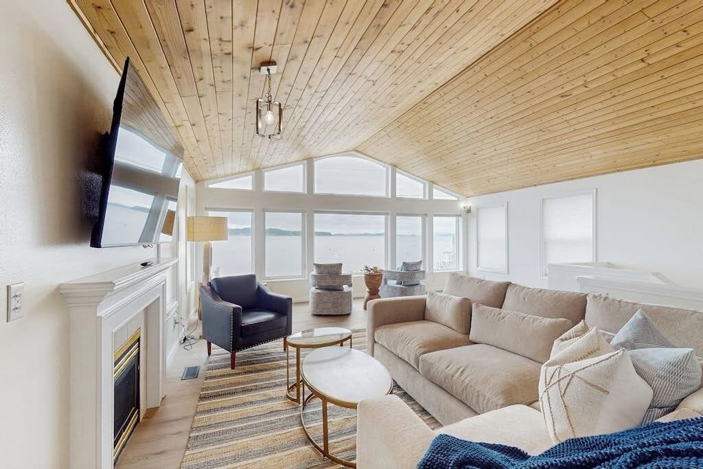 TV, fireplace, DVD player