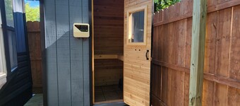 Cozy 2-bedroom Tiny Home with sauna, A/C, boat ramp access to quiet lake