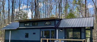 Cozy 2-bedroom Tiny Home with sauna, A/C, boat ramp access to quiet lake