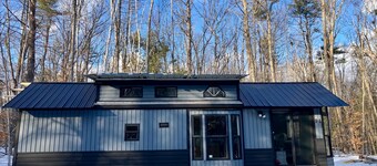 Cozy 2-bedroom Tiny Home with hot tub, A/C, boat ramp access to quiet lake