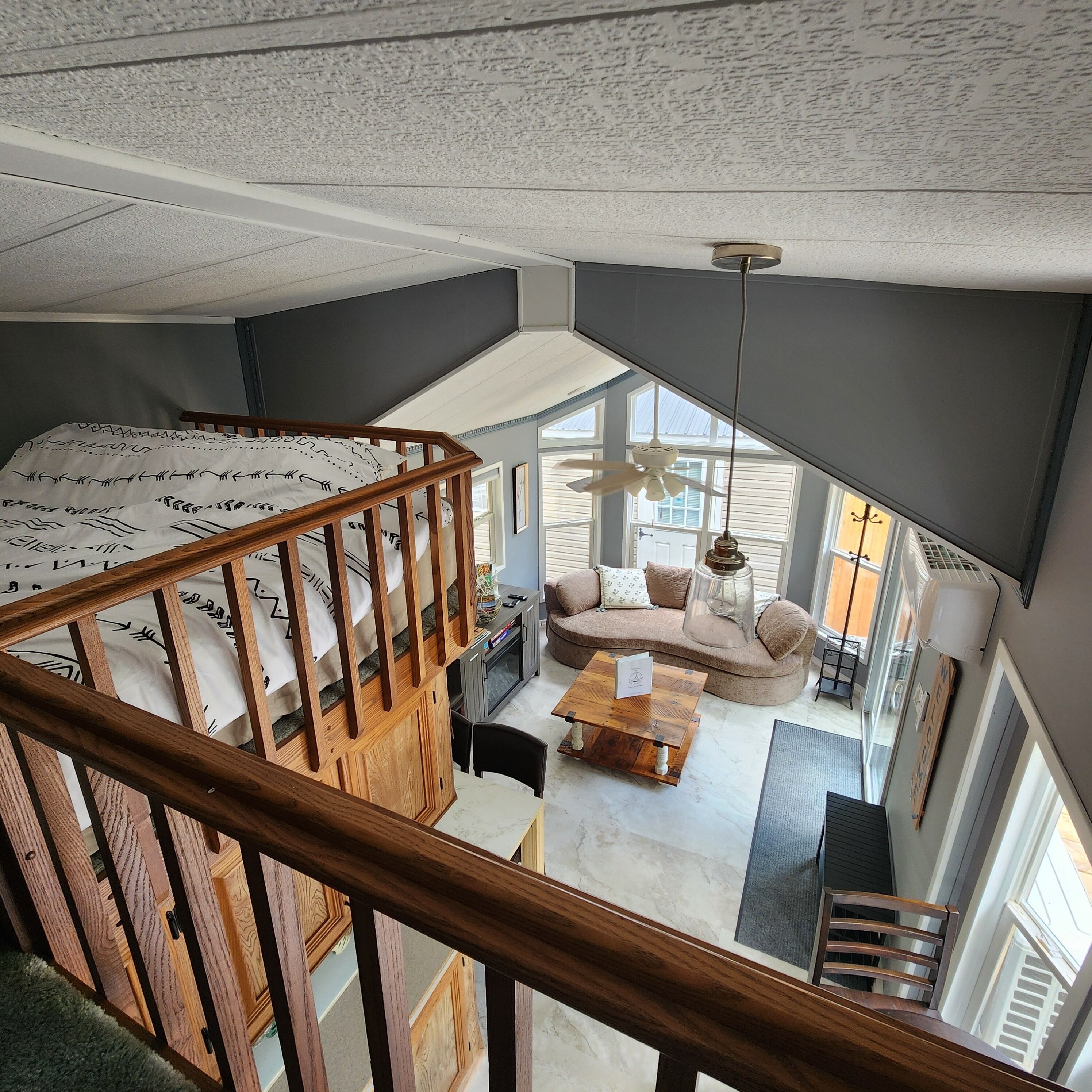 2 bedrooms, desk, WiFi (free), bed sheets