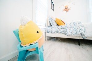 5 Schlafzimmer, Schreibtisch, Bügeleisen/Bügelbrett, kostenloses WLAN