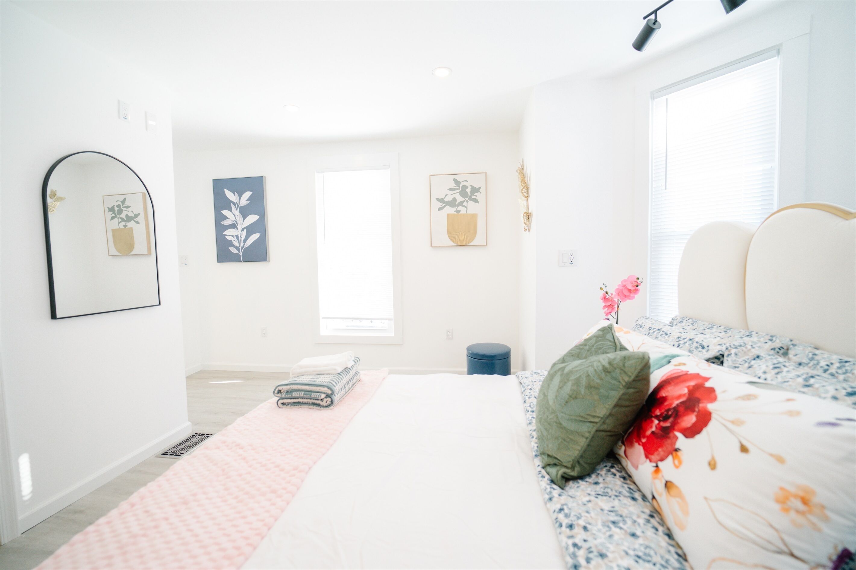 5 Schlafzimmer, Schreibtisch, Bügeleisen/Bügelbrett, kostenloses WLAN