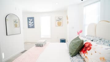 5 Schlafzimmer, Schreibtisch, Bügeleisen/Bügelbrett, kostenloses WLAN