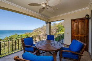 Outdoor dining - Playa Flamingo Ocean View Retreat | Pool | Balcony (Flamingo)