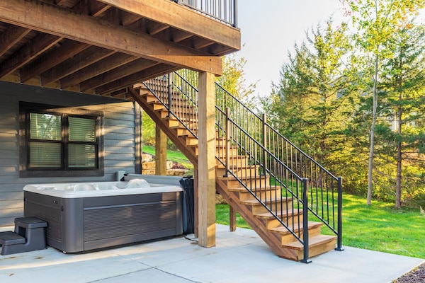 Outdoor spa tub