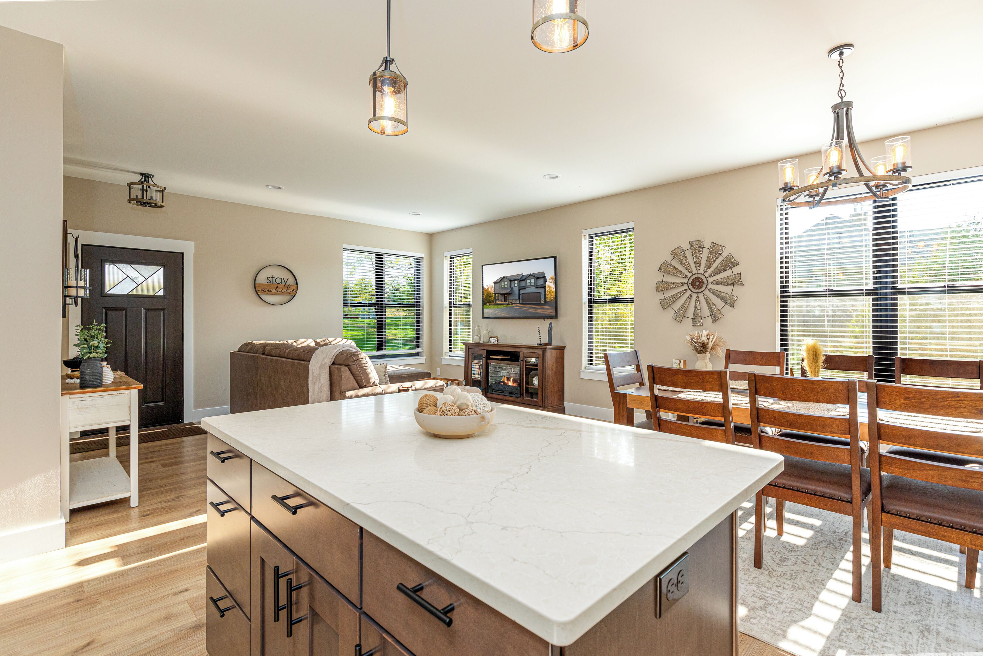 New Construction, Hot Tub, Game Room, Extra-large Patio, Firepit, Covered Porch - Galena, IL