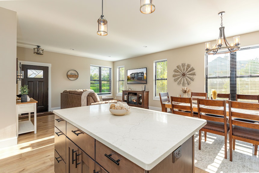 New Construction, Hot Tub, Game Room, Extra-large Patio, Firepit, Covered Porch - Galena, IL