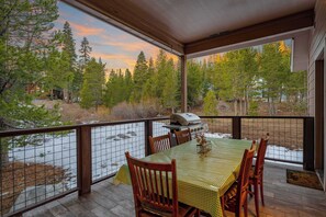 Outdoor dining - Mountain Retreat | Canoe | Fireplace | Views (Soda Springs)