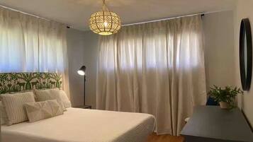 Iron/ironing board, free WiFi, bed sheets