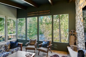 TV connectée, cheminée