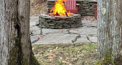 Peaceful 4-bedroom house off of Lake Wallenpaupack perfect for your getaway