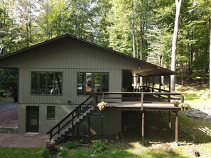 Exterior - Peaceful 4-bedroom house off of Lake Wallenpaupack perfect for your getaway (Lake Ariel)