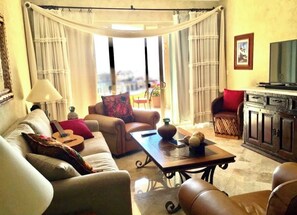 Living area - Endless Ocean Views, Beautiful Blend of indoor, outdoor space. July Aug specials (Cabo San Lucas)