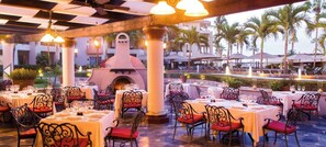 Outdoor dining - Endless Ocean Views, Beautiful Blend of indoor, outdoor space. July Aug specials (Cabo San Lucas)