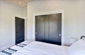 3 chambres, fer et planche à repasser, Wi-Fi, draps fournis