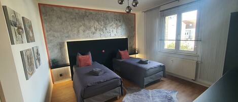 熨斗/熨衫板、Wi-Fi、床單