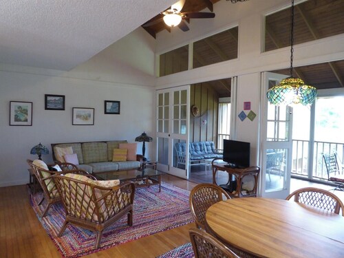 Molokai Magic - Charming 1-bedroom townhome in Maunaloa - perfect for getaway