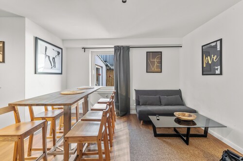 Central apartment with terrace