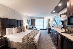 Iron/ironing board, WiFi, bed sheets - Luxury Slopeside Retreat  1-Bedroom Studio at the Prestigious Cliff Club Lodge (Sandy)